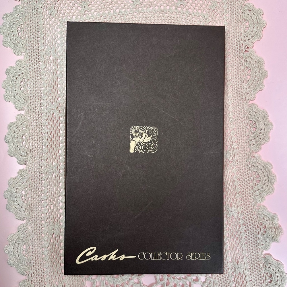 Vintage Cashs “Mrs. Albee” Silk & Rayon Woven Portrait – Framed Avon Collector - Picture 6 of 8